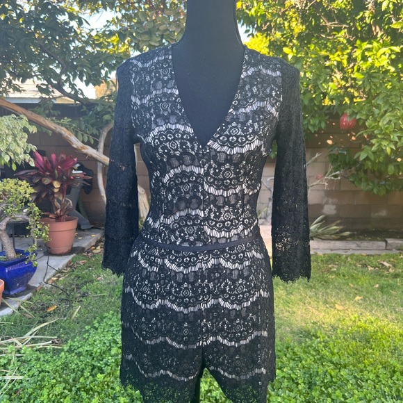 Lemieux lace romper short size small - Picture 3 of 7